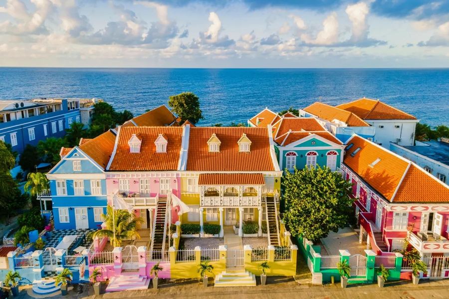 The colorful waterfront houses of Handelskade in Willemstad