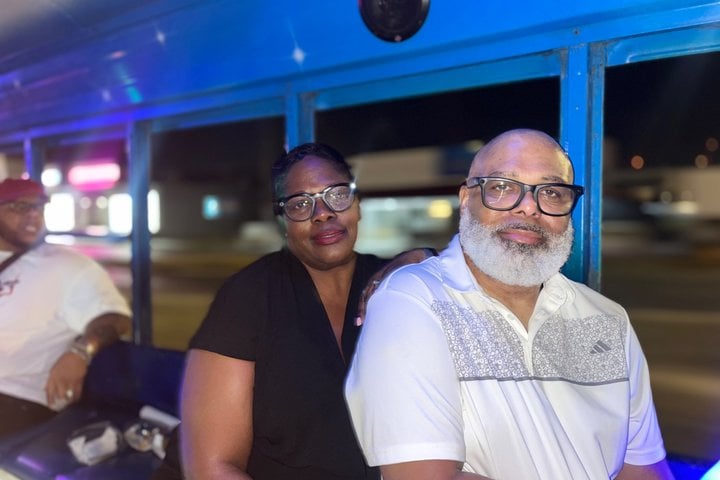 Private Curaçao Rolling Fiesta Party Bus photo 4